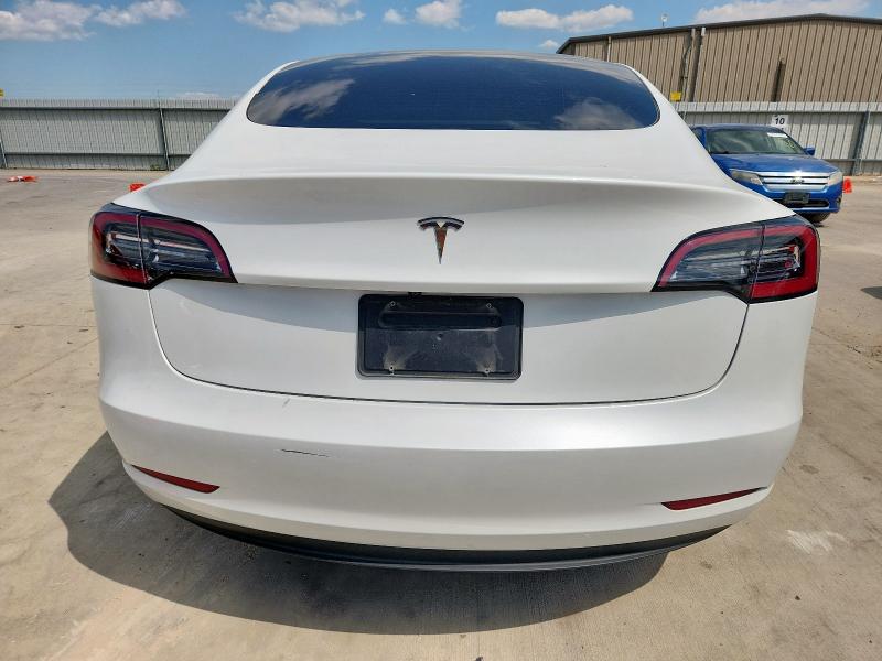 5YJ3E1EA5PF517585 - 2023 TESLA MODEL 3 Weiß Foto 6