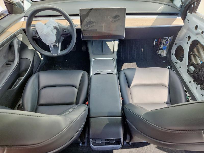 5YJ3E1EA5PF517585 - 2023 TESLA MODEL 3 Weiß Foto 8