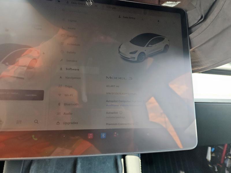 5YJ3E1EA5PF517585 - 2023 TESLA MODEL 3 Weiß Foto 9