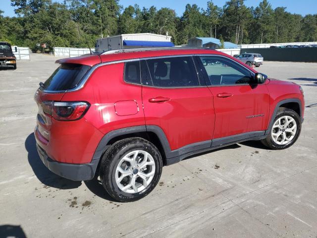 3C4NJDBN4ST527256 - 2025 JEEP COMPASS LATITUDE Czerwony zdjęcie 3