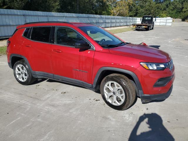 3C4NJDBN4ST527256 - 2025 JEEP COMPASS LATITUDE Czerwony zdjęcie 4