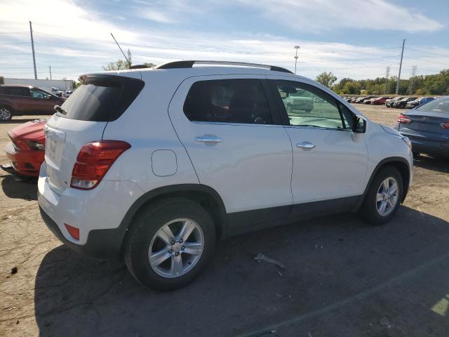 KL7CJLSB7JB589884 - 2018 CHEVROLET TRAX 1LT თეთრი ფოტო 3