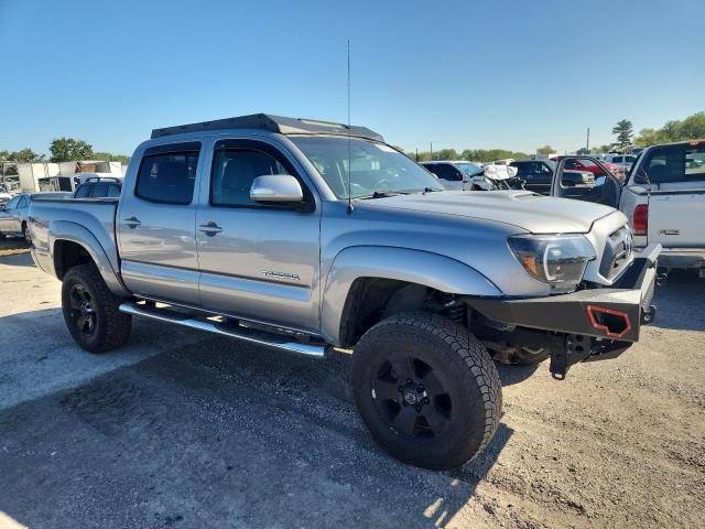 3TMLU4ENXFM203674 - 2015 TOYOTA TACOMA DOUBLE CAB Күміс фото 4