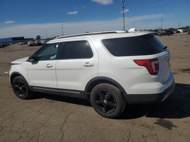 1FM5K8D85HGB05579 - 2017 FORD EXPLORER XLT WHITE photo 2