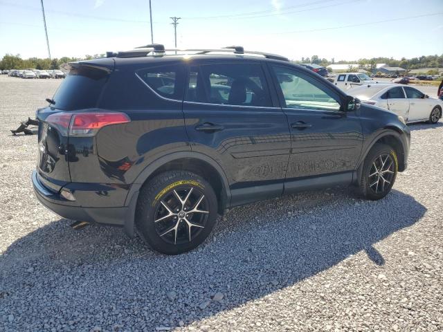 2T3JFREV4JW743978 - 2018 TOYOTA RAV4 SE შავი ფოტო 3