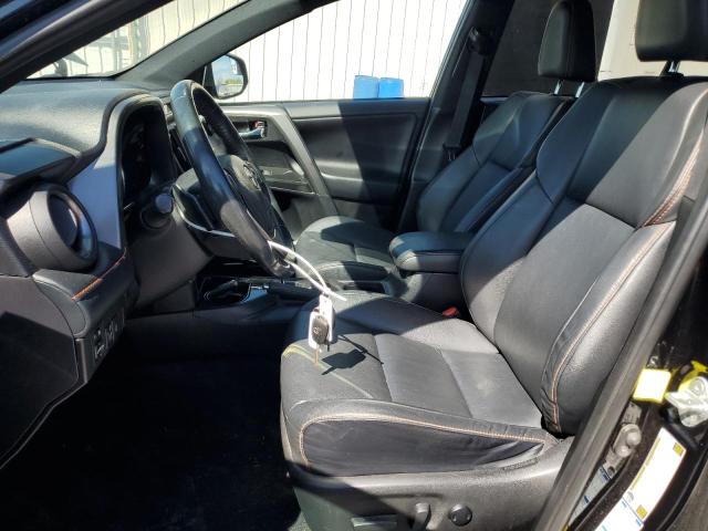 2T3JFREV4JW743978 - 2018 TOYOTA RAV4 SE შავი ფოტო 7