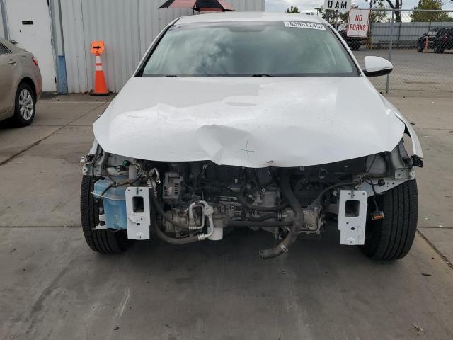 5XXGT4L3XJG204601 - 2018 KIA OPTIMA LX Biały zdjęcie 5