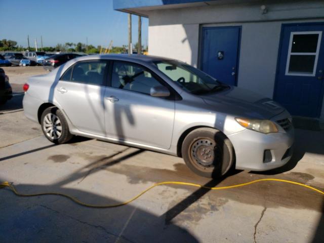 5YFBU4EE5DP125287 - 2013 TOYOTA COROLLA BASE فضي صورة 4