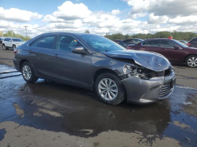 4T4BF1FK7GR541976 - 2016 TOYOTA CAMRY LE 灰色 照片 4