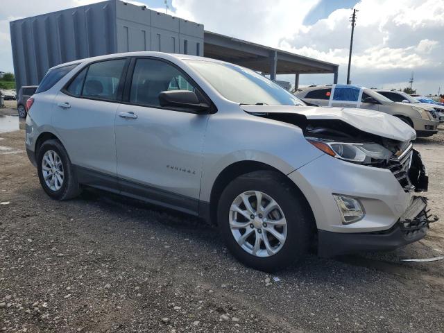 2GNAXHEV2J6160920 - 2018 CHEVROLET EQUINOX LS Gümüş fotoğraf 4