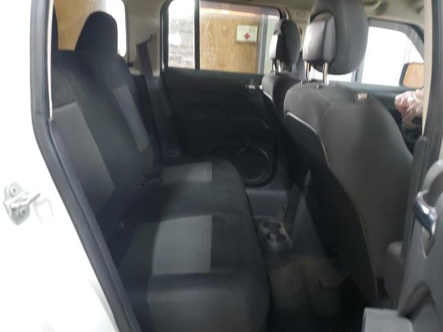 1C4NJPBA0GD678042 - 2016 JEEP PATRIOT SPORT WHITE photo 11