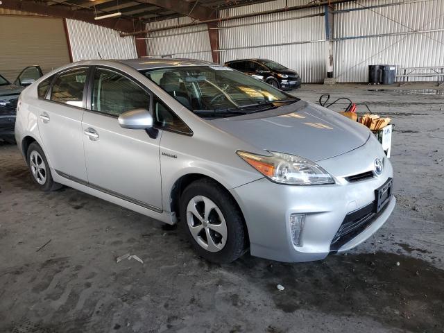 JTDKN3DU8F0446320 - 2015 TOYOTA PRIUS SILVER photo 4