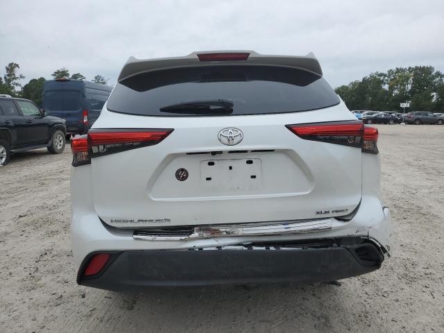 5TDGZRBH3NS588699 - 2022 TOYOTA HIGHLANDER XLE أبيض صورة 6