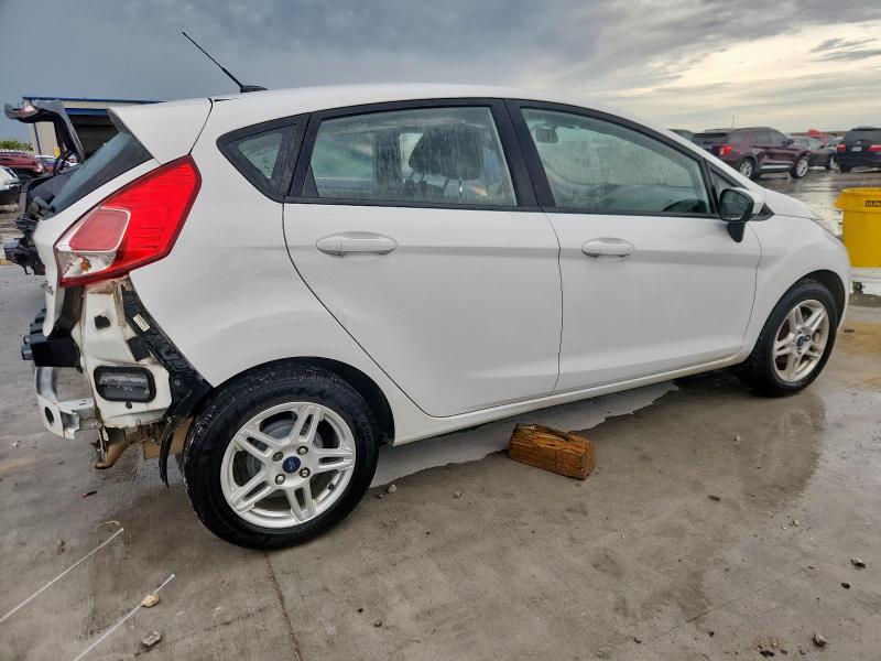 3FADP4EJ3HM129306 - 2017 FORD FIESTA SE WHITE photo 3