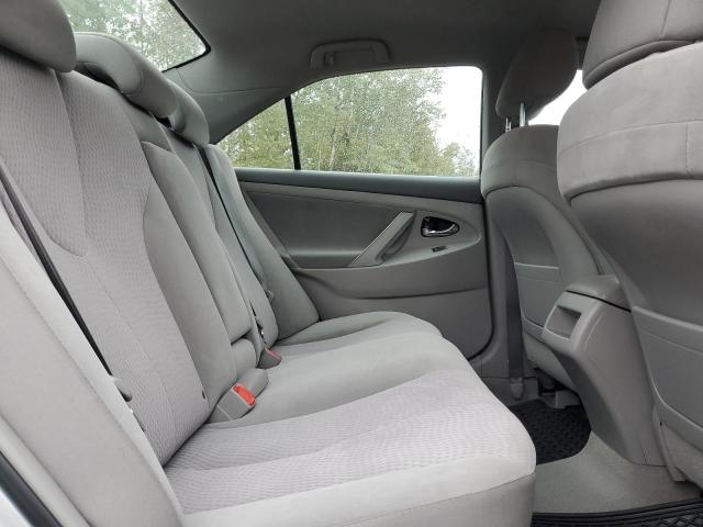 4T1BF3EK3BU702498 - 2011 TOYOTA CAMRY BASE Srebrny zdjęcie 10