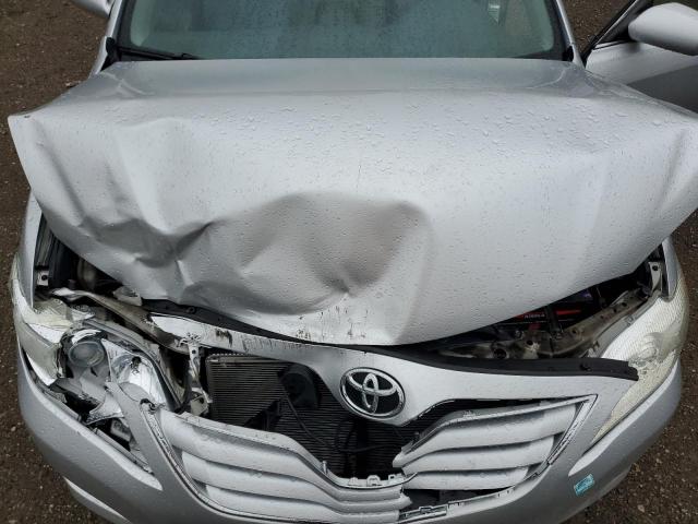 4T1BF3EK3BU702498 - 2011 TOYOTA CAMRY BASE Srebrny zdjęcie 11