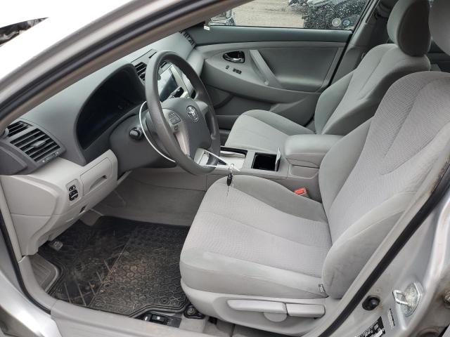 4T1BF3EK3BU702498 - 2011 TOYOTA CAMRY BASE Srebrny zdjęcie 7
