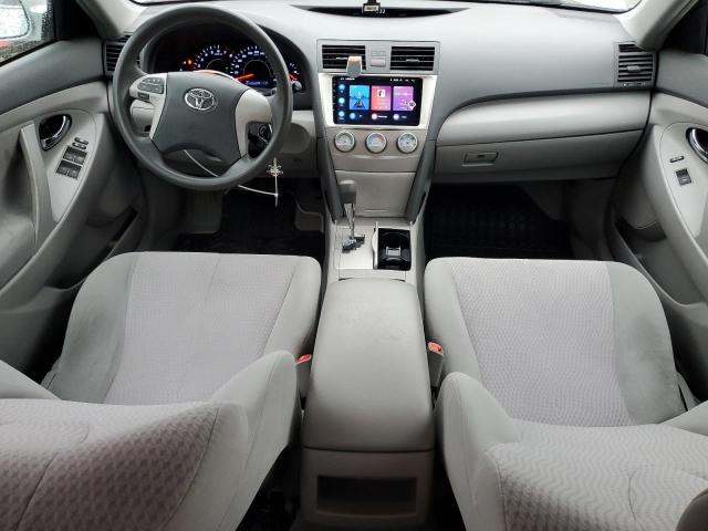 4T1BF3EK3BU702498 - 2011 TOYOTA CAMRY BASE Srebrny zdjęcie 8