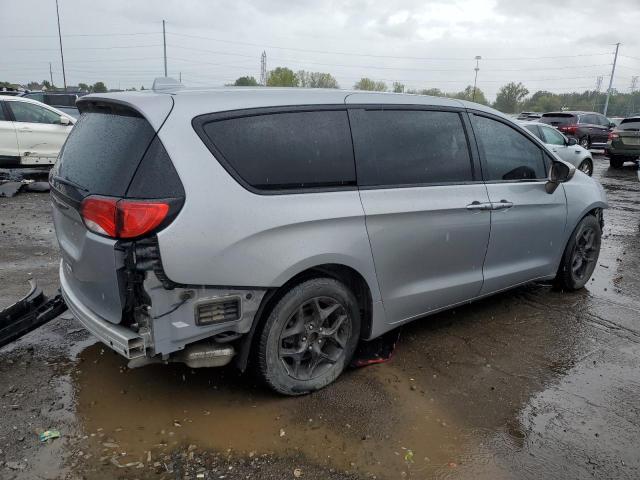 2C4RC1FG6JR227838 - 2018 CHRYSLER PACIFICA TOURING PLUS Արծաթագույն լուսանկար 3