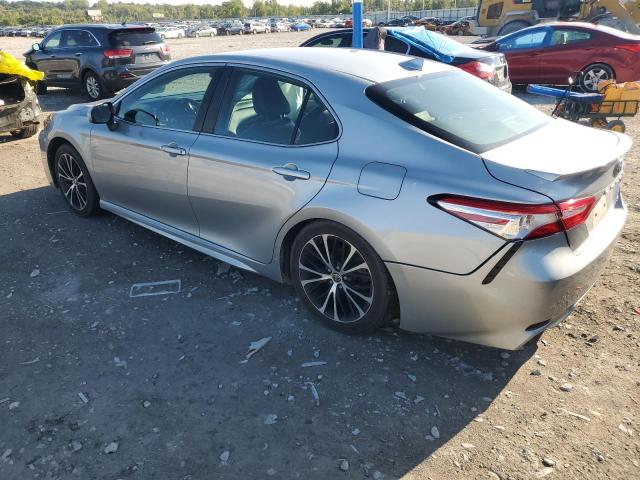 4T1G11AK4LU359698 - 2020 TOYOTA CAMRY SE SILVER photo 2