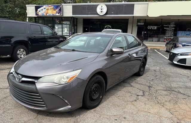 4T1BF1FK6FU916197 - 2015 TOYOTA CAMRY LE CHARCOAL photo 2