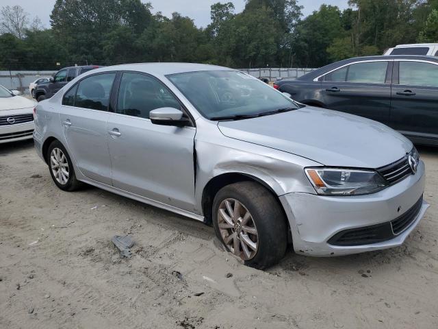 3VWDP7AJ2DM220205 - 2013 VOLKSWAGEN JETTA SE SILVER photo 4