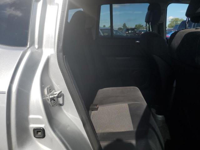 1C4NJCBA4CD504199 - 2012 JEEP COMPASS SPORT Серебристый фото 10