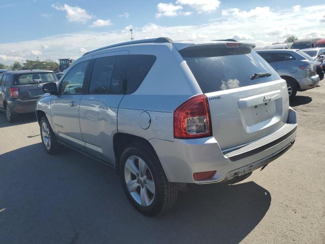 1C4NJCBA4CD504199 - 2012 JEEP COMPASS SPORT Серебристый фото 2