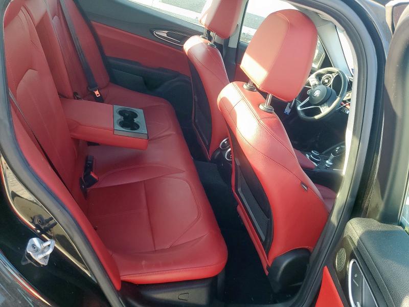 ZARFAEBN0H7556475 - 2017 ALFA ROMEO GIULIA Սև լուսանկար 10