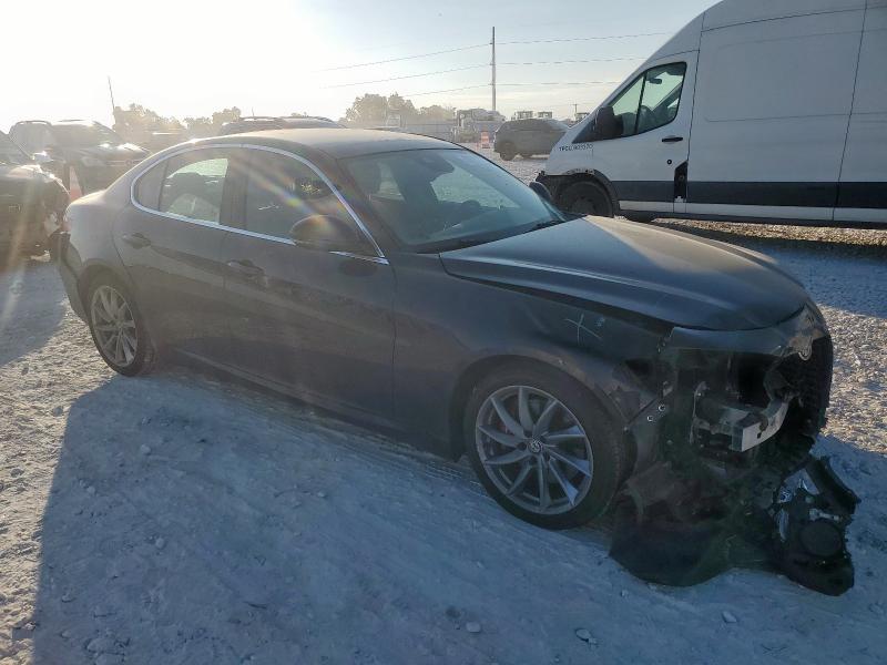 ZARFAEBN0H7556475 - 2017 ALFA ROMEO GIULIA Սև լուսանկար 4