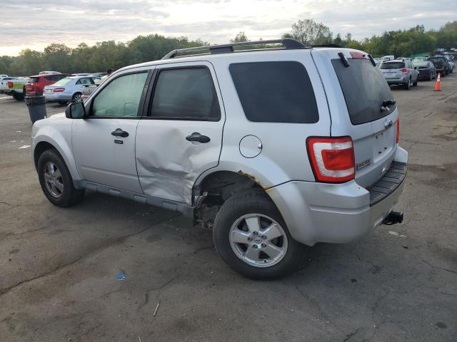 1FMCU9D76BKB69620 - 2011 FORD ESCAPE XLT SILVER photo 2