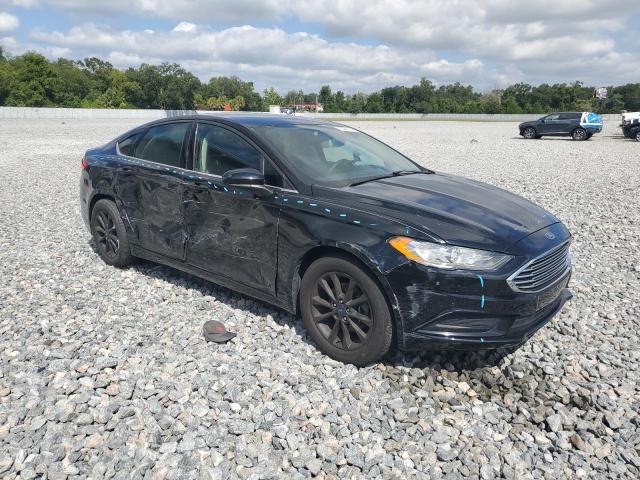 3FA6P0H70HR204824 - 2017 FORD FUSION SE BLACK photo 4