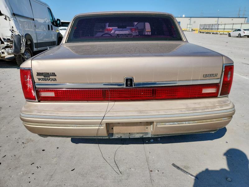 1LNLM81W0PY774243 - 1993 LINCOLN TOWN CAR EXECUTIVE GOLD photo 6
