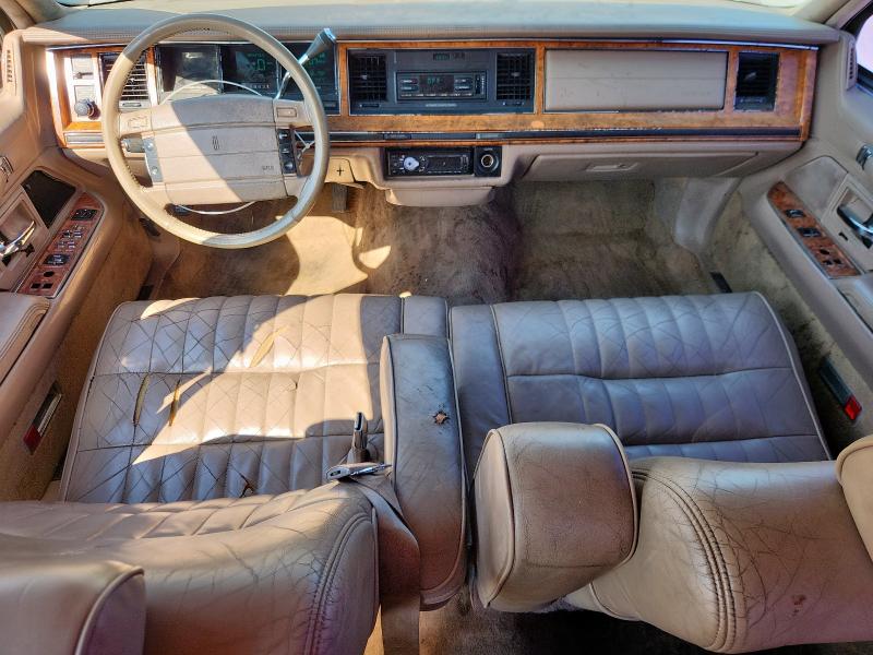 1LNLM81W0PY774243 - 1993 LINCOLN TOWN CAR EXECUTIVE GOLD photo 8