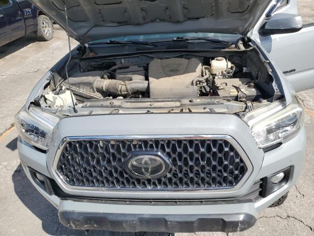 3TMCZ5AN4JM184402 - 2018 TOYOTA TACOMA DOUBLE CAB 灰色 照片 11