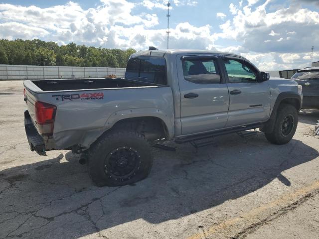 3TMCZ5AN4JM184402 - 2018 TOYOTA TACOMA DOUBLE CAB 灰色 照片 3