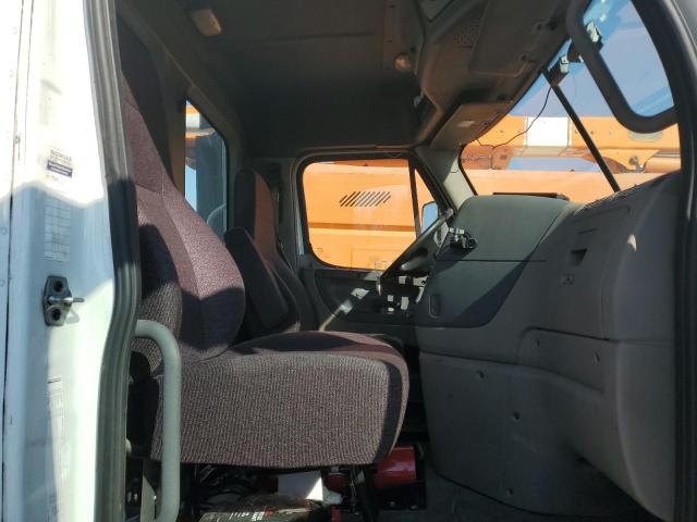 3AKBGADV0HSJD0508 - 2017 FREIGHTLINER CASCADIA 1 Weiß Foto 5