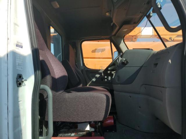 3AKBGADV0HSJD0508 - 2017 FREIGHTLINER CASCADIA 1 Weiß Foto 6