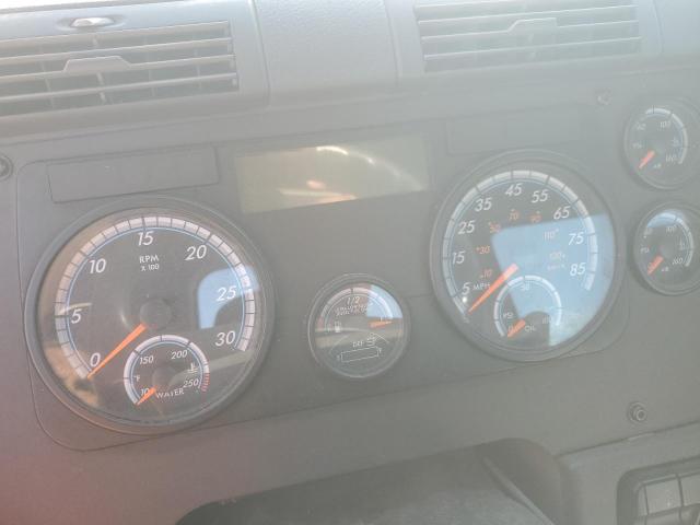 3AKBGADV0HSJD0508 - 2017 FREIGHTLINER CASCADIA 1 Weiß Foto 8