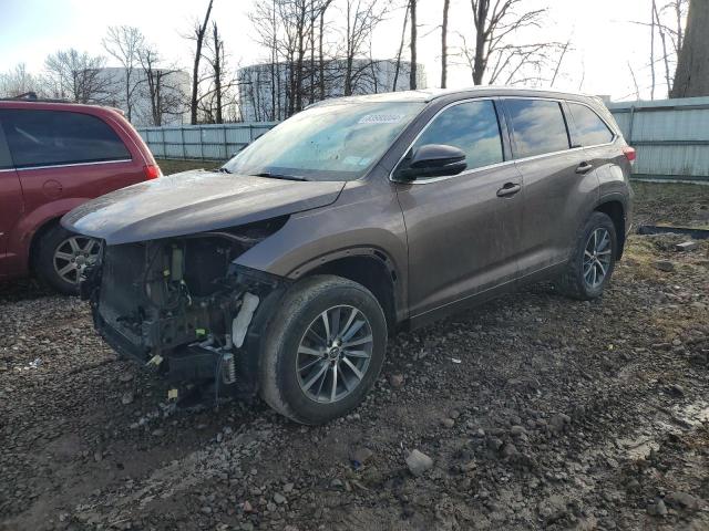 2017 TOYOTA HIGHLANDER SE, 