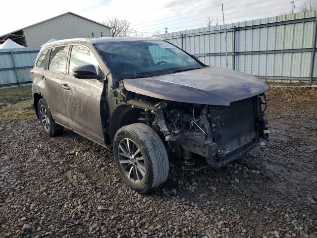 5TDJZRFH1HS457291 - 2017 TOYOTA HIGHLANDER SE BROWN photo 4