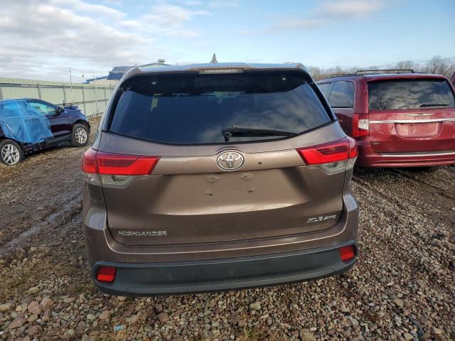 5TDJZRFH1HS457291 - 2017 TOYOTA HIGHLANDER SE BROWN photo 6