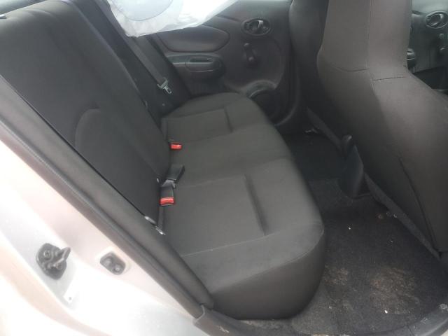 3N1CN7AP2GL864132 - 2016 NISSAN VERSA S Srebrny zdjęcie 10