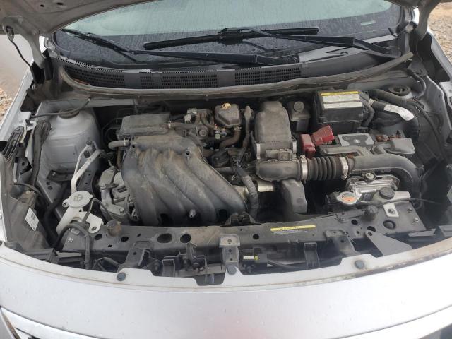 3N1CN7AP2GL864132 - 2016 NISSAN VERSA S Srebrny zdjęcie 11