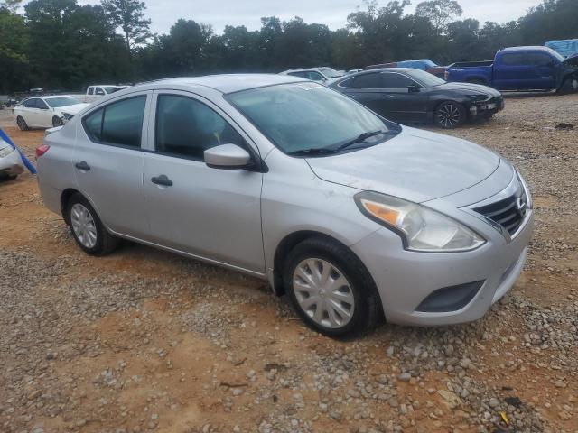 3N1CN7AP2GL864132 - 2016 NISSAN VERSA S Srebrny zdjęcie 4