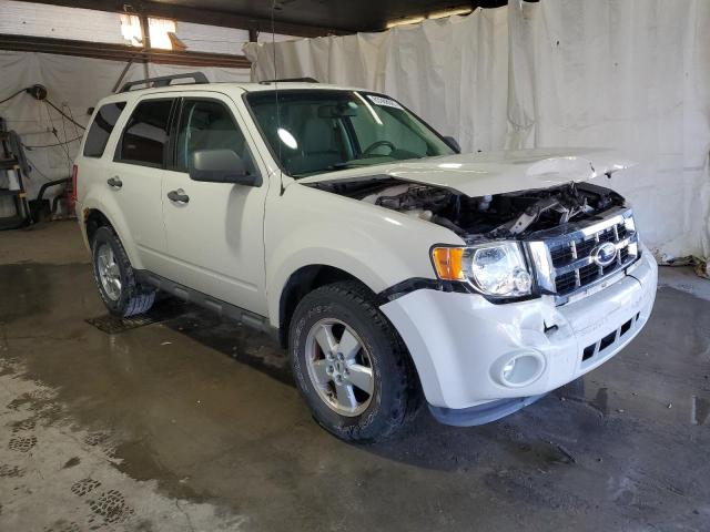 1FMCU93789KC66653 - 2009 FORD ESCAPE XLT WHITE photo 4