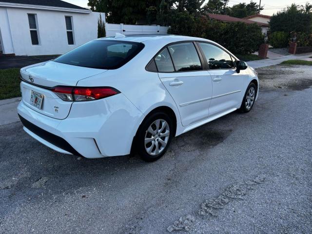 5YFEPMAE0NP272113 - 2022 TOYOTA COROLLA LE WHITE photo 3