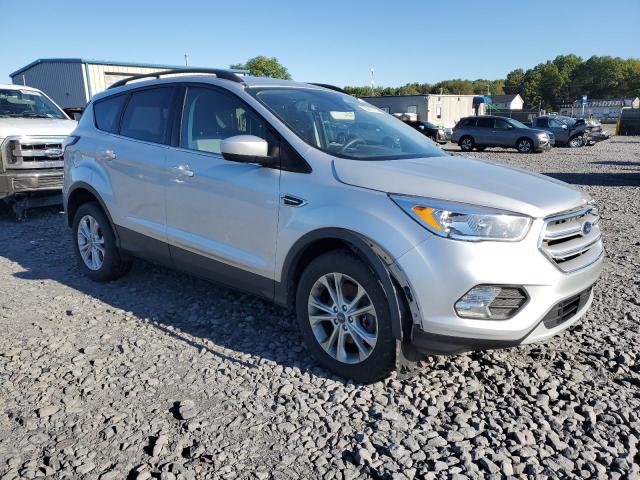 1FMCU9GD4JUD46816 - 2018 FORD ESCAPE SE فضي صورة 4