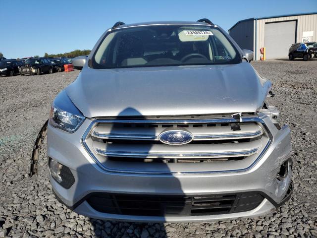 1FMCU9GD4JUD46816 - 2018 FORD ESCAPE SE فضي صورة 5