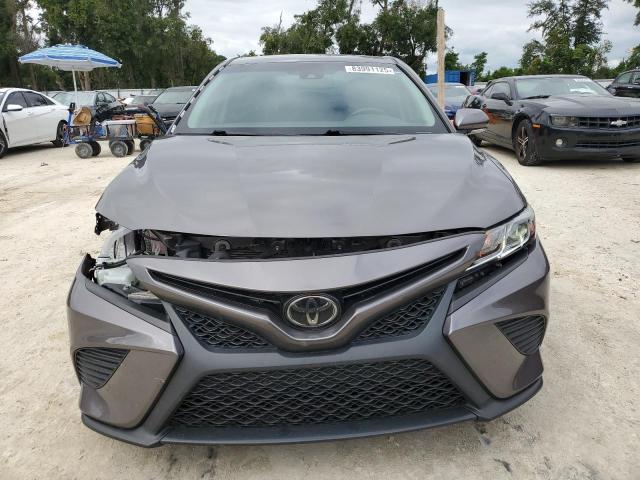 4T1B11HK6JU145292 - 2018 TOYOTA CAMRY L GRAY photo 5